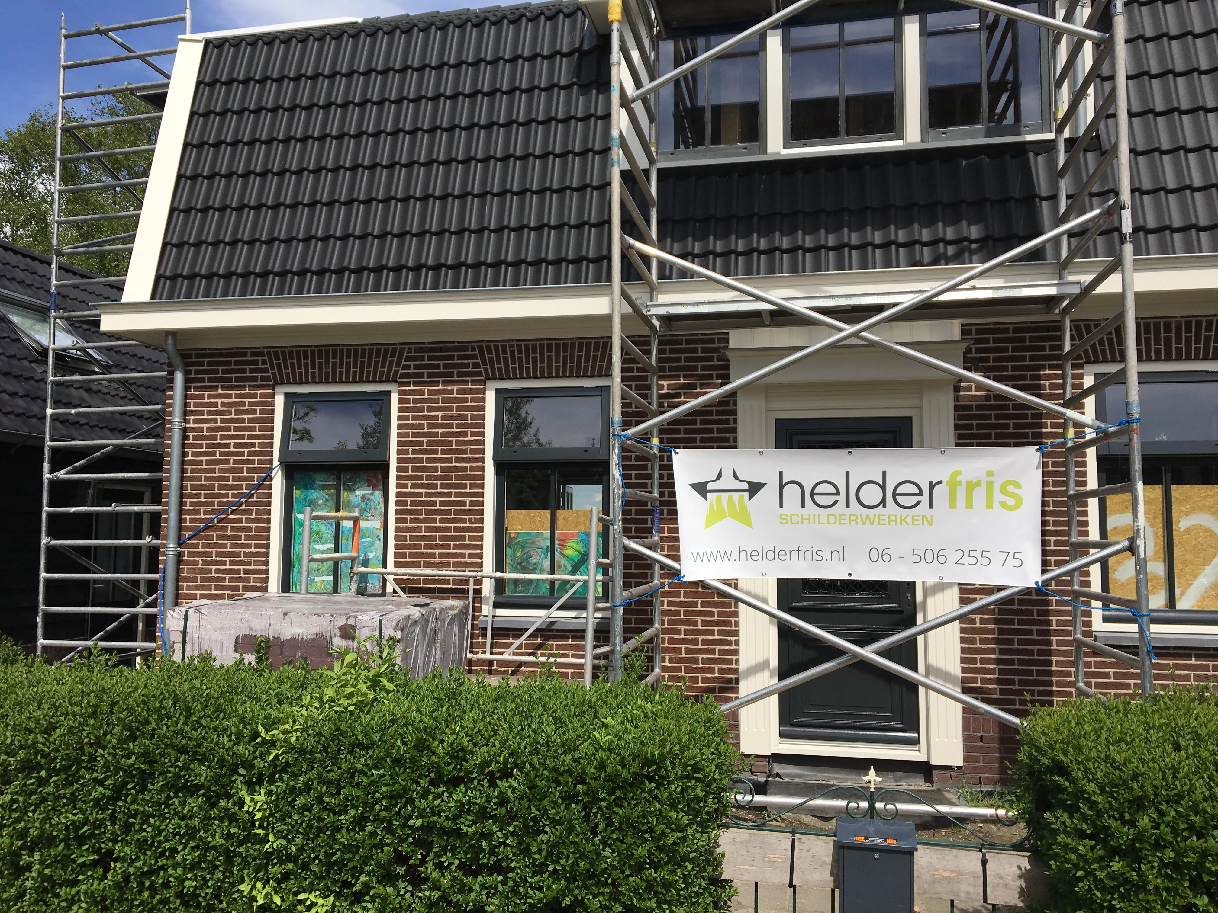 Karakteristieke woning met fris schilderwerk